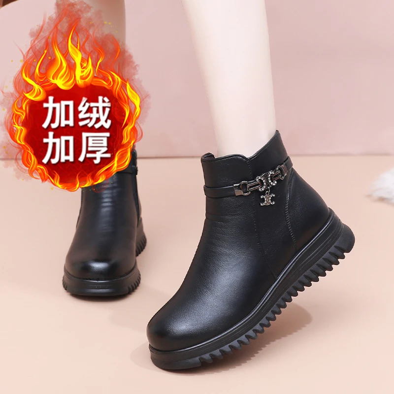 冬季妈妈鞋加绒防滑加厚保暖中老年厚底棉鞋防水老人女短靴雪地靴