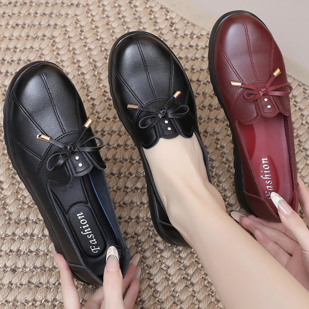 秋季软底舒适休闲妈妈鞋中老年人防滑防水单鞋老人老奶奶单鞋皮鞋