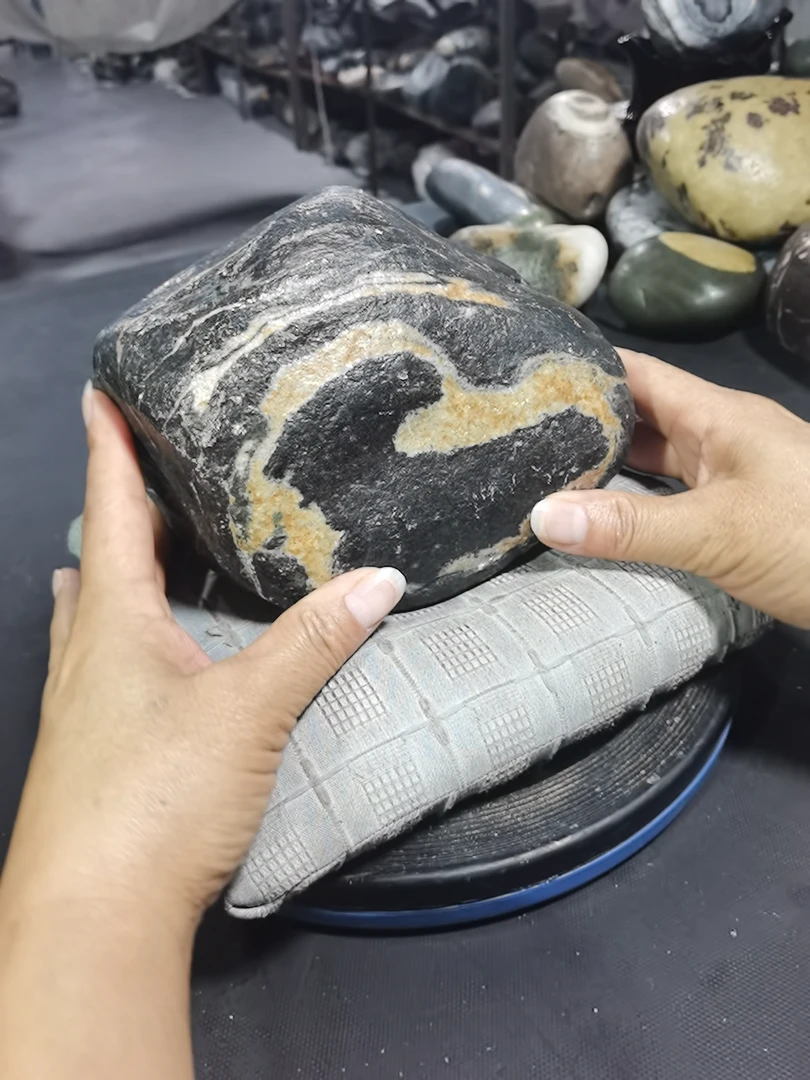 新疆额河奇石画面石