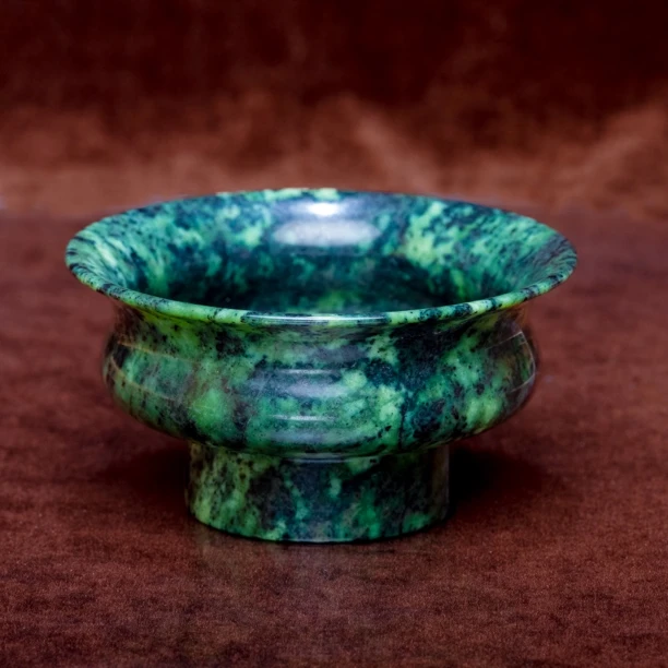 藏玉 药王石  产自：西藏林芝朗县