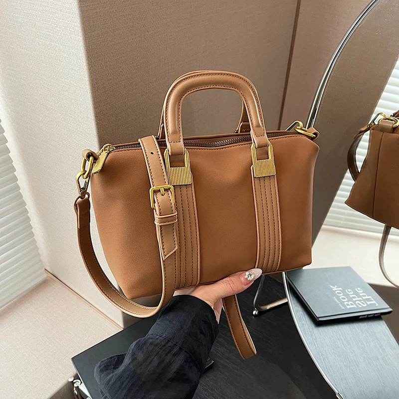 手拎便捷时尚水桶包女2025春季新款小众潮流休闲单肩包高级感女包