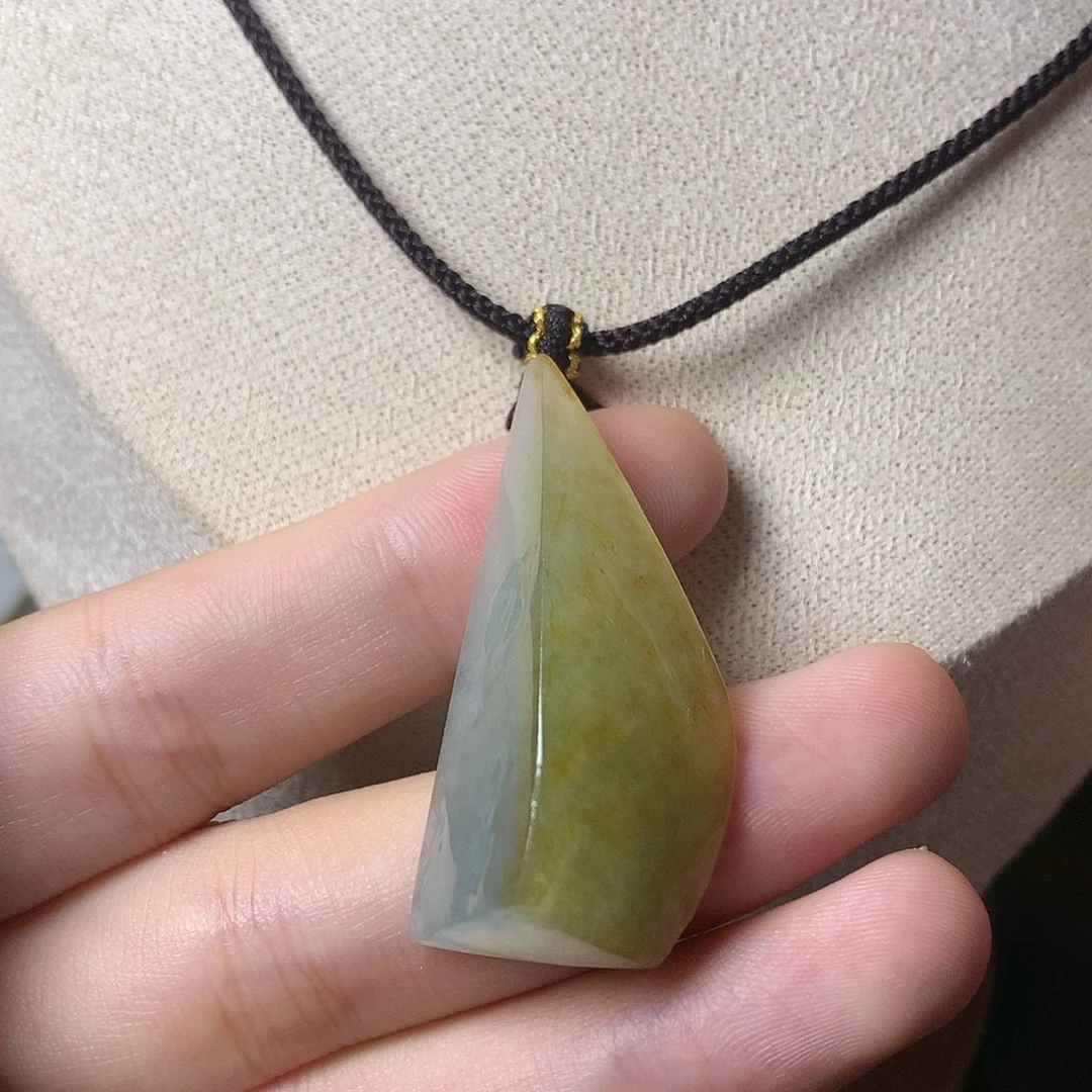 翡翠颈饰未镶嵌吊坠