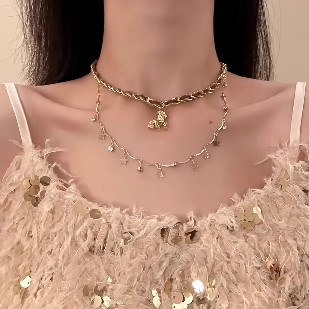 铜合金锆石项链 秋冬复古金色小马吊坠项链女双层叠戴choker