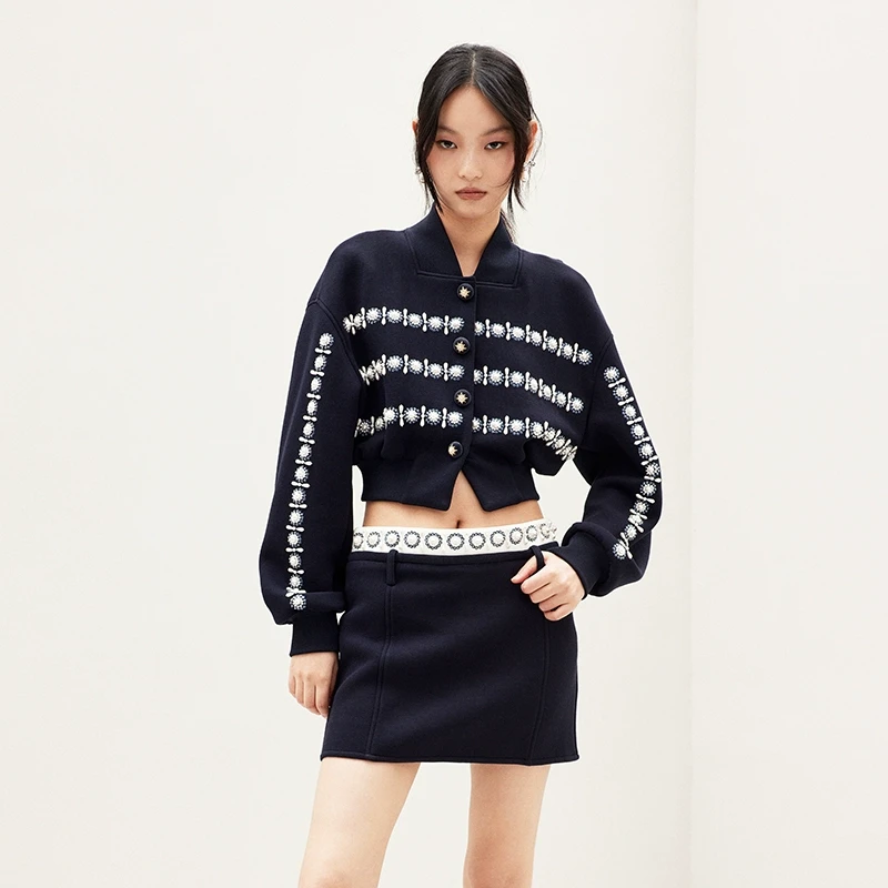 LE FAME/拉飞姆2025年春季新款深蓝排列绣花钉珠短款夹克外套