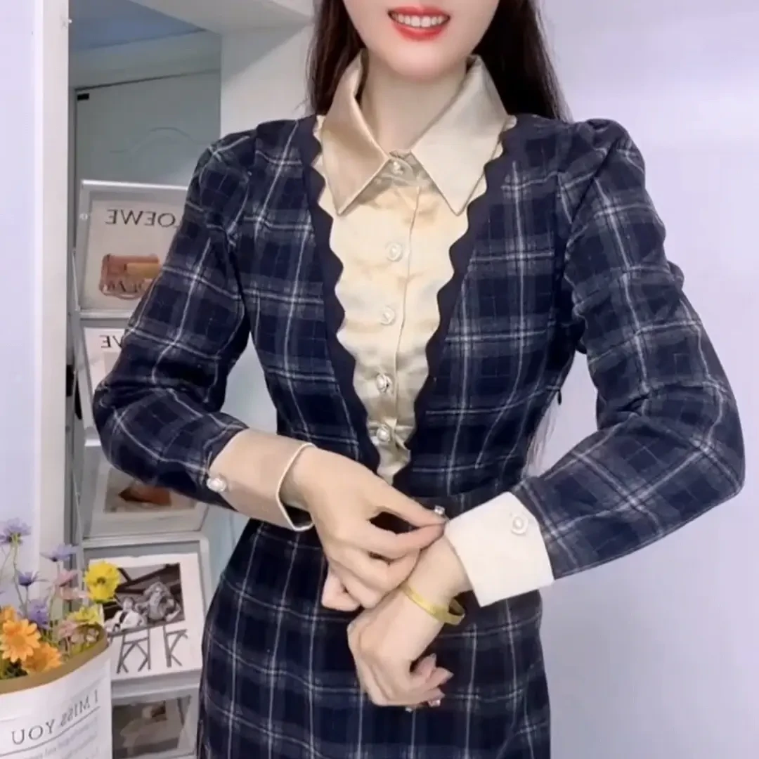 韩版假两件气质衬衫连衣裙2025秋冬新款收腰显瘦复古格子中长裙子