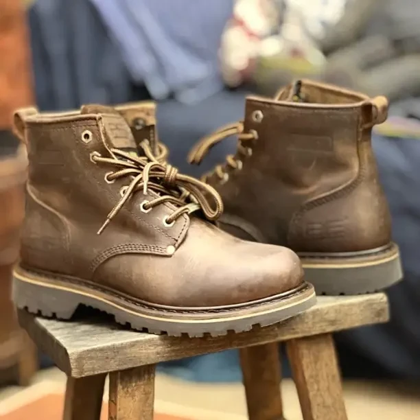 ｛吾菟衣铺｝秋冬擦色真皮复古百搭秋冬工装高帮马丁靴（单）