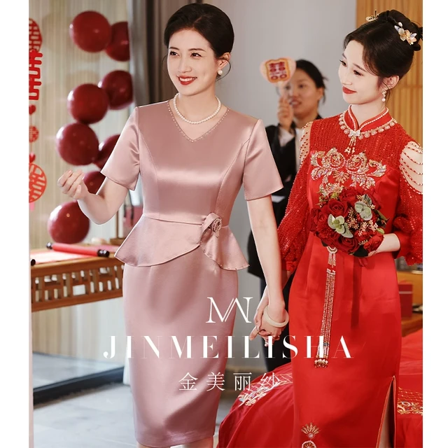 婚宴妈妈装礼服套装2025新款粉色缎面气质小个子修身订婚宴喜婆婆