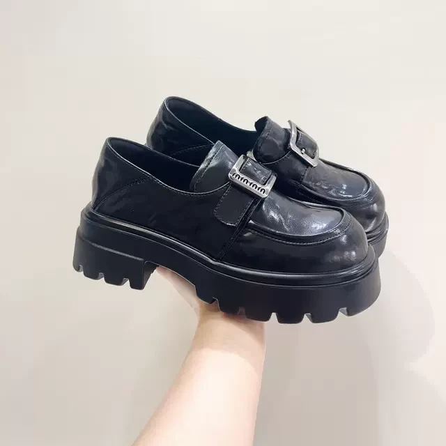 英伦风粗跟厚底一脚蹬乐福鞋女2025秋冬新款金属扣百搭复古小皮鞋