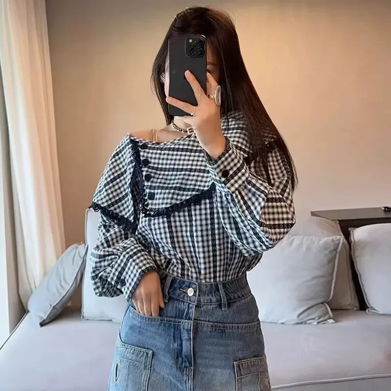 港风时尚设计感拼接花边一字领显瘦衬衫早春新款复古格纹百搭上衣