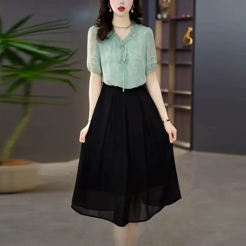 轻羽丝高级感轻奢女装2025夏季新款洋气质绿色假两件短袖连衣裙子