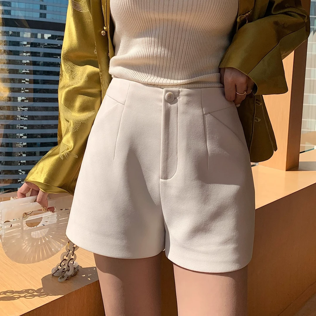 “臀腿高光裤”反差感娘man平衡飒美兼备双层高腰A字翘臀西装短裤