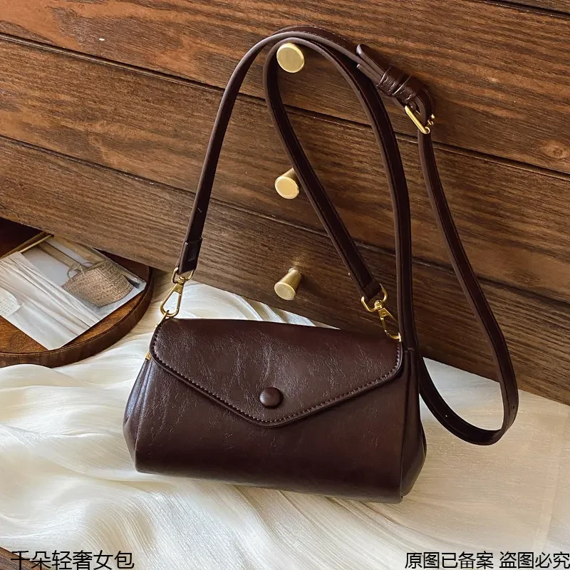 新款轻奢单肩包气质百搭斜挎包秋冬大容量通勤软皮风琴小包包包女