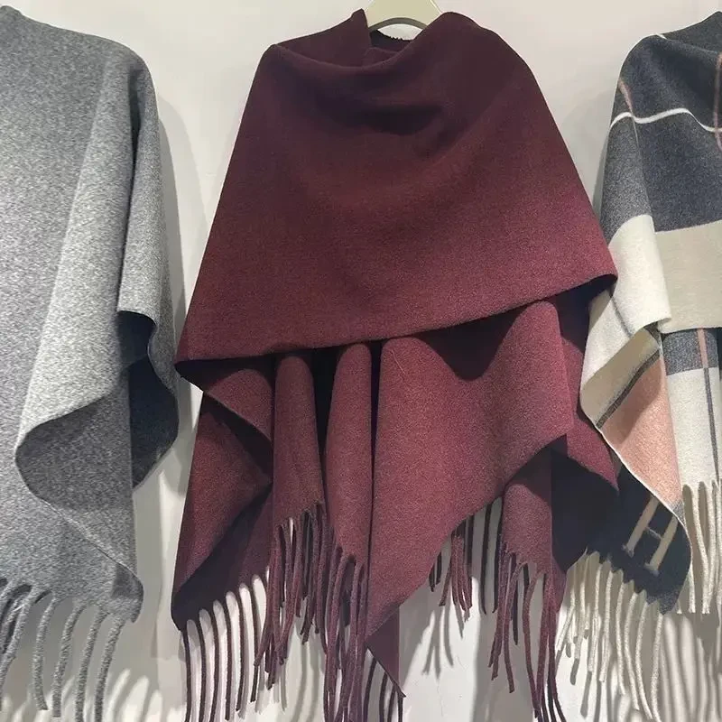 2025安哥拉红披肩秋冬流苏三角针织女时尚百搭保暖护脖子外搭围脖