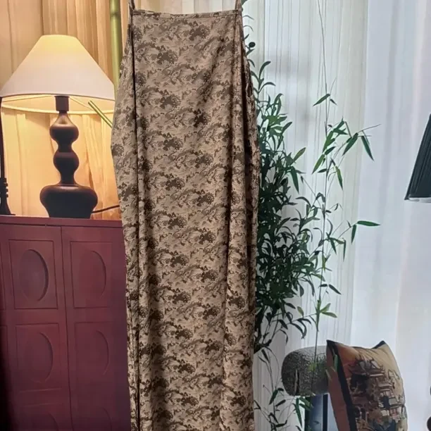 优雅百搭复古风吊带长款气质碎花秋冬时尚连衣裙长裙展现优美曲线