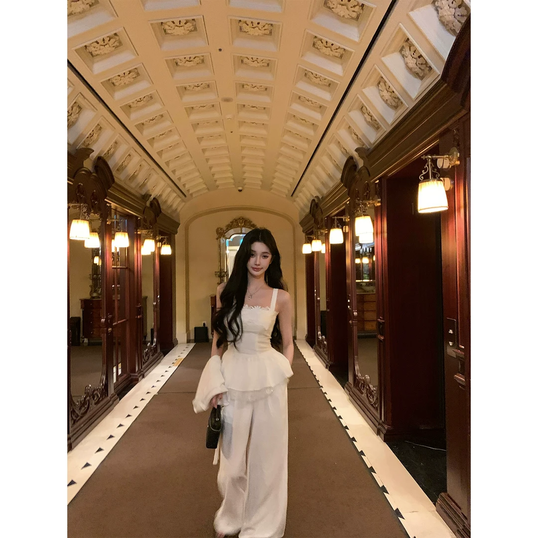 Barb Chill【约会日 】花朵吊带背心+垂感直筒拖地裤套装