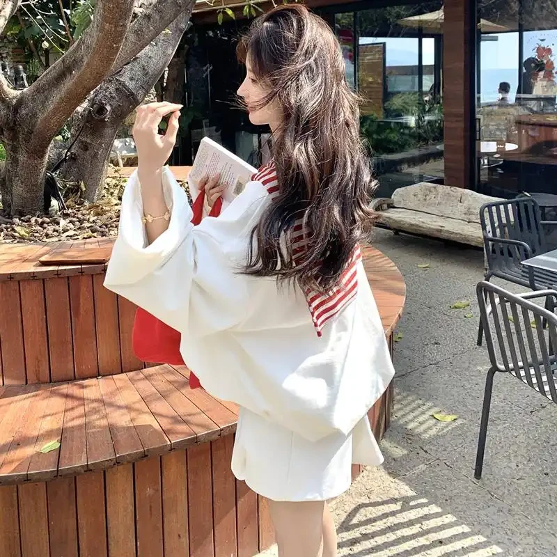 白色超好看一整套穿搭女2025新款小个子休闲卫衣短裙减龄两件套