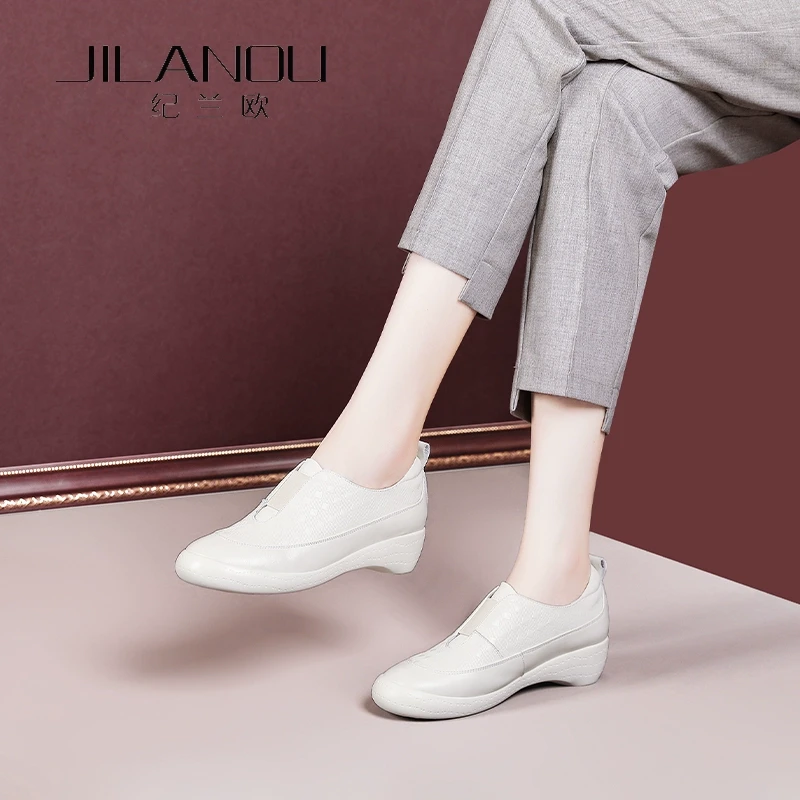 2025秋季新款真皮女鞋一脚蹬软底单鞋女平底休闲皮鞋牛皮妈妈鞋子