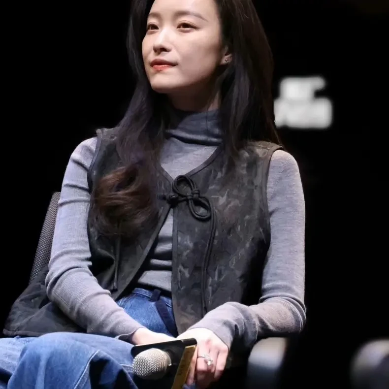 高版【倪妮同款】好看新中式提花黑色马甲背心女2025春季新款马夹女