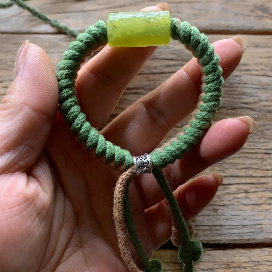 天然岫玉手工锤纹淡绿色桶珠双色编织男女同款手绳