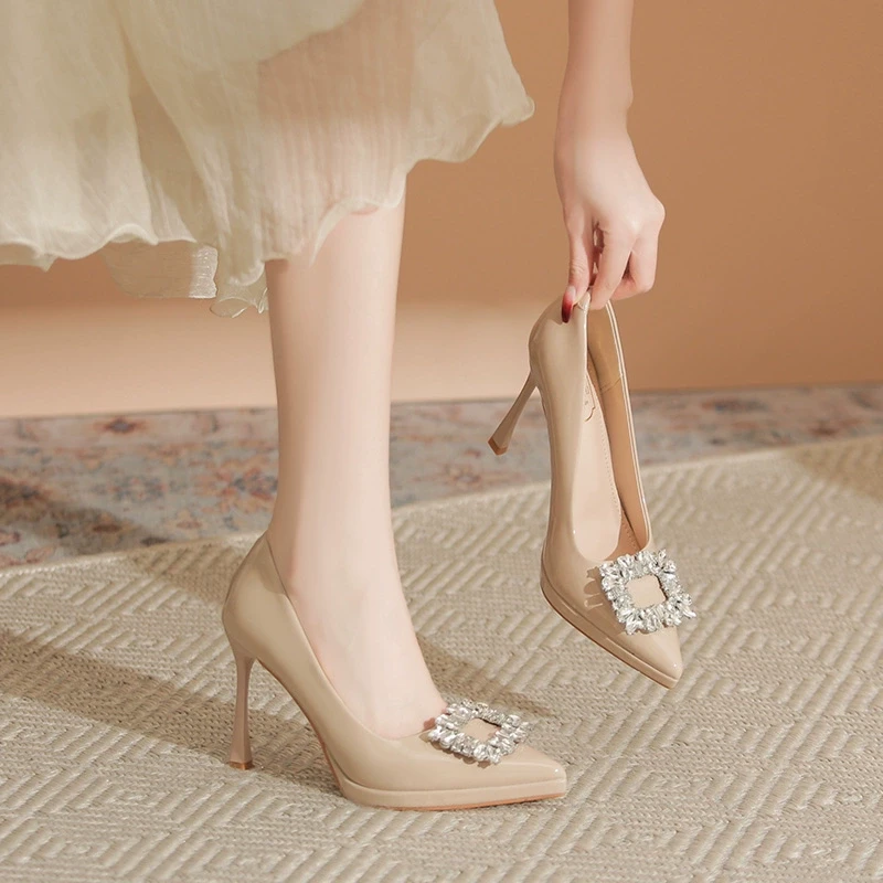 名媛裸色尖头2025新款高跟鞋女小个子水钻方扣单鞋防水台工作女鞋