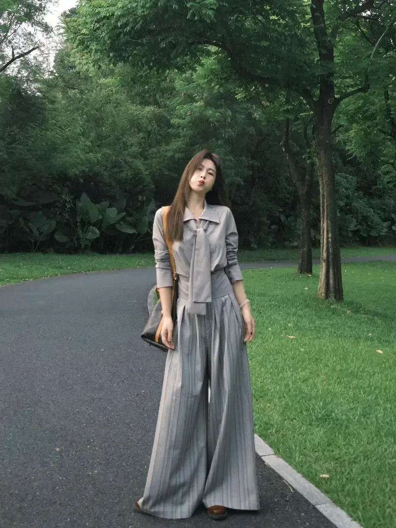秋季慵懒感通勤百搭系带气质简约显瘦长袖衬衫女条纹阔腿裤两件套