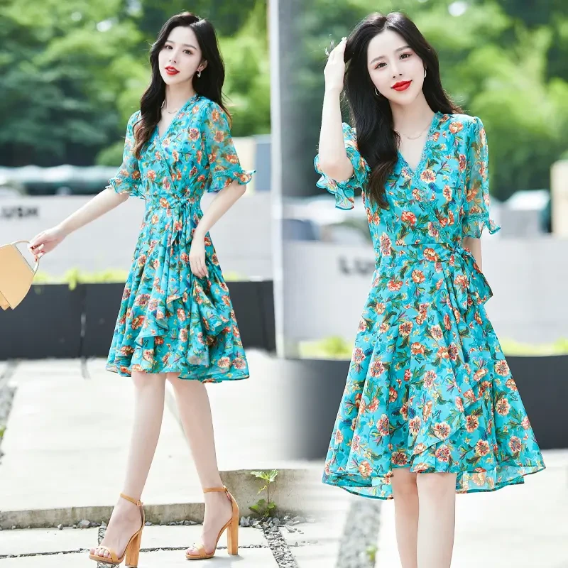 法式V领碎花连衣裙2025年夏季新款系带收腰显瘦不规则中长款裙子