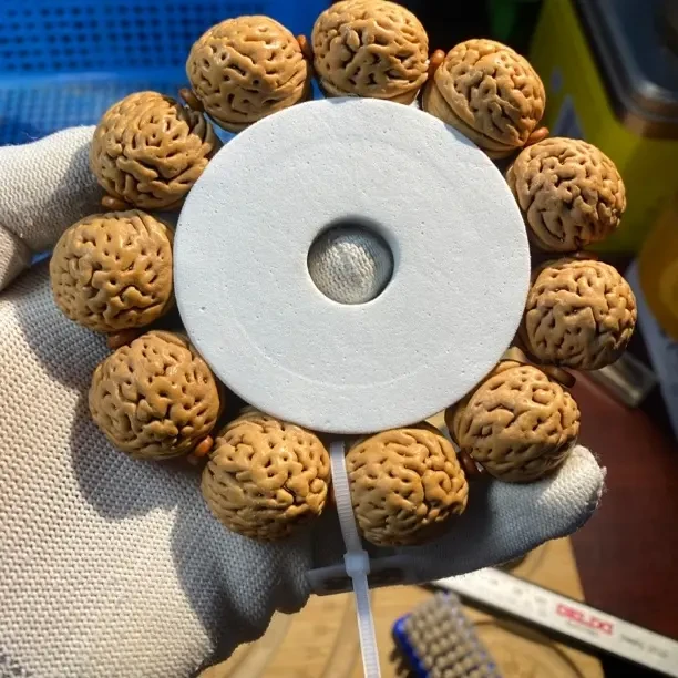 东北水晶皮鸡肉纹桃核手串