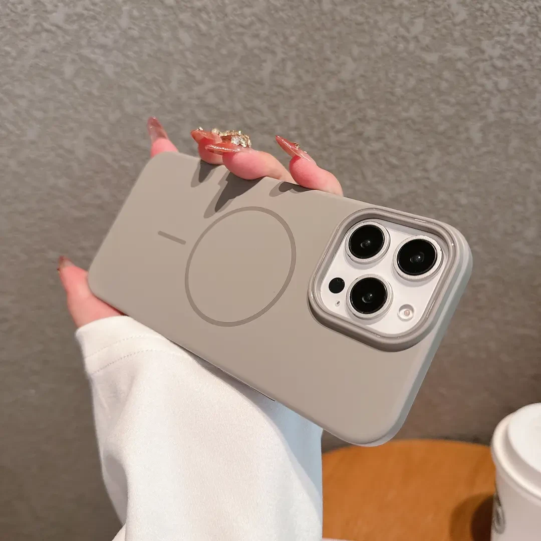 适用苹果16promax手机壳高级纯色肤感磁吸保护套15全包防摔磨砂14