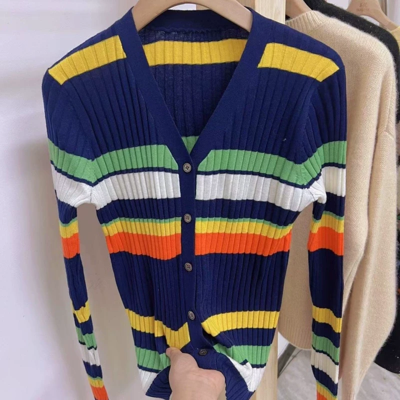 羊范多巴胺的悸动~V领设计感撞色条纹开衫女修身显瘦长袖针织上衣