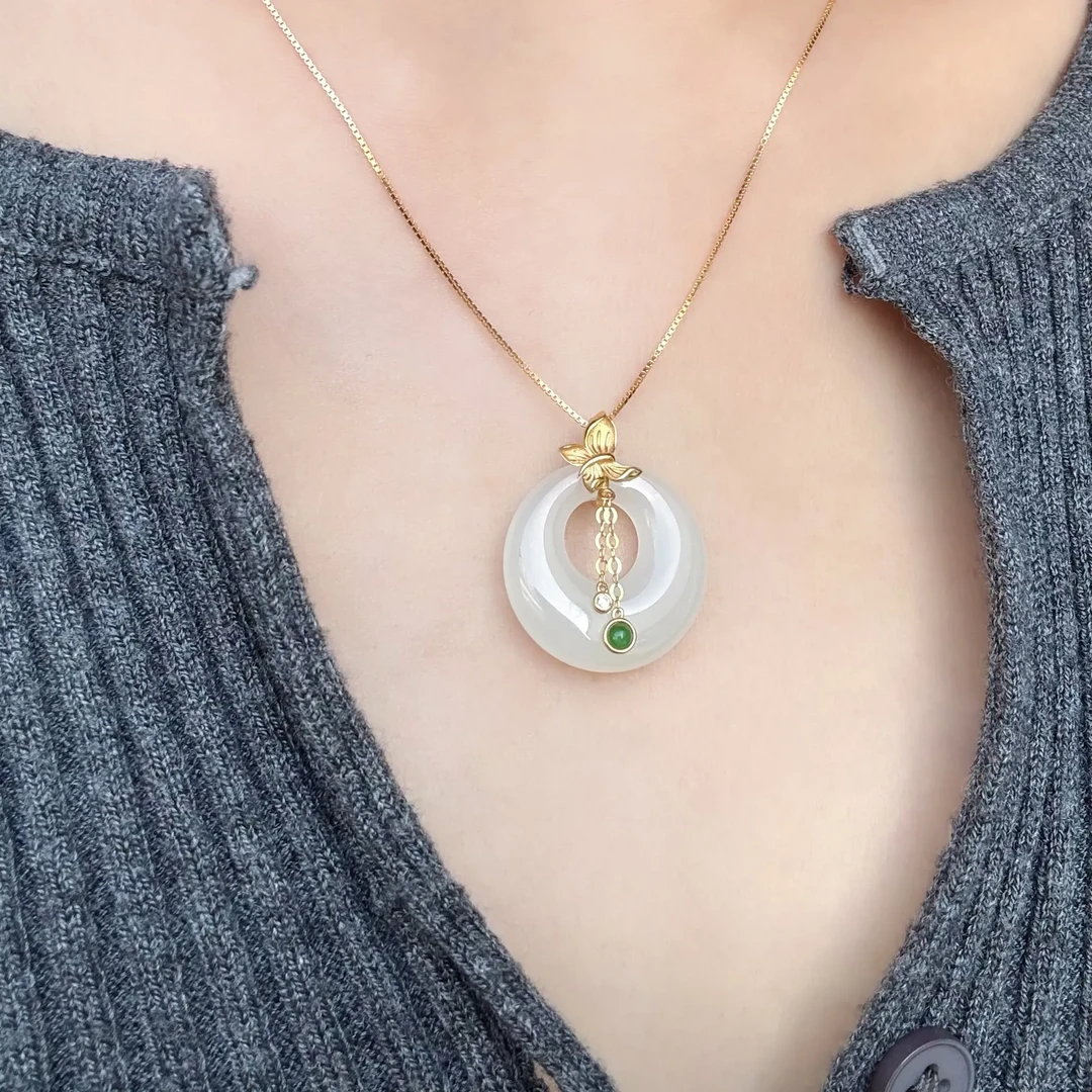 羊脂白平安扣吊坠18k金镶嵌天然和田玉白玉平安扣精致锁骨链挂坠