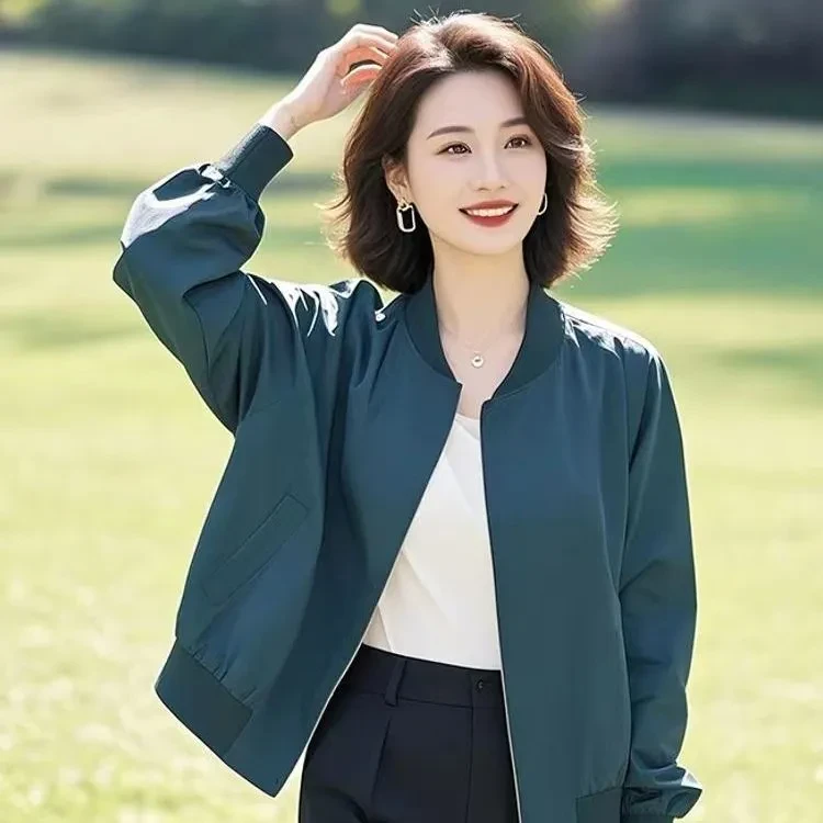 小个子开春设计感高级感轻熟风圆领墨绿色2025年超火减龄外套女款