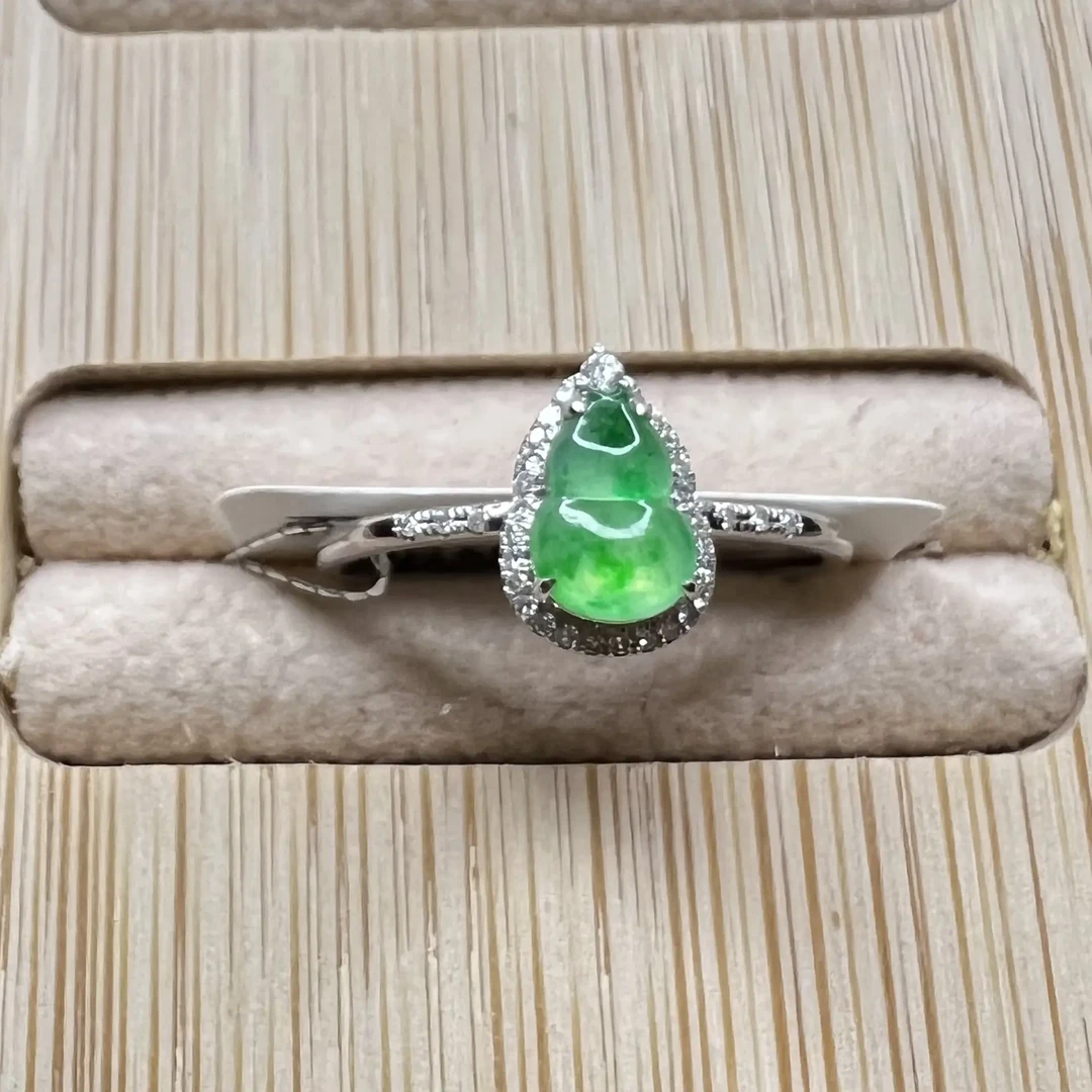 天然冰种阳绿翡翠葫芦戒指时尚百搭精致款