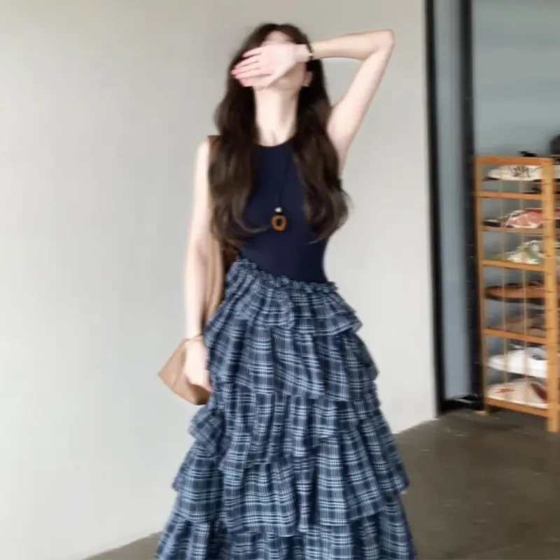 法式高级感气质格纹背心连衣裙子夏季新款荷叶边显瘦洋气蛋糕长裙