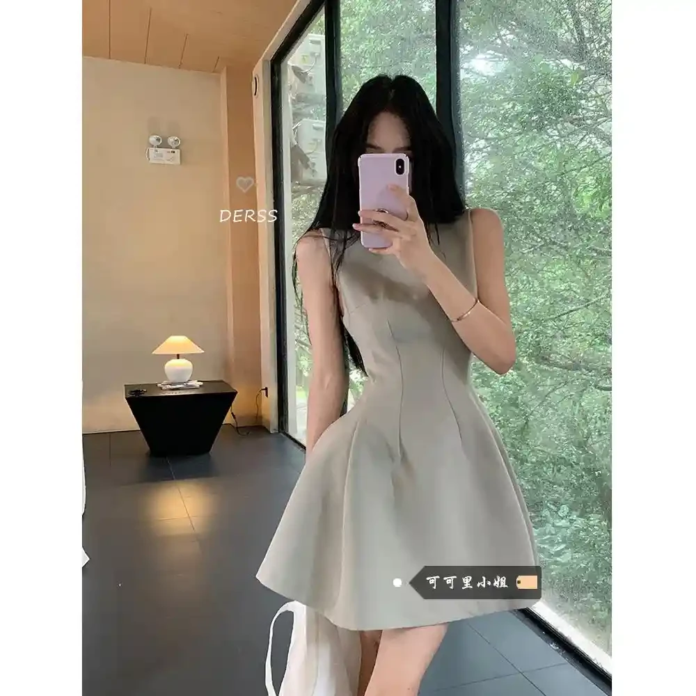法式绿色无袖背心连衣裙女夏季气质薄料西装裙收腰显瘦A字裙短裙