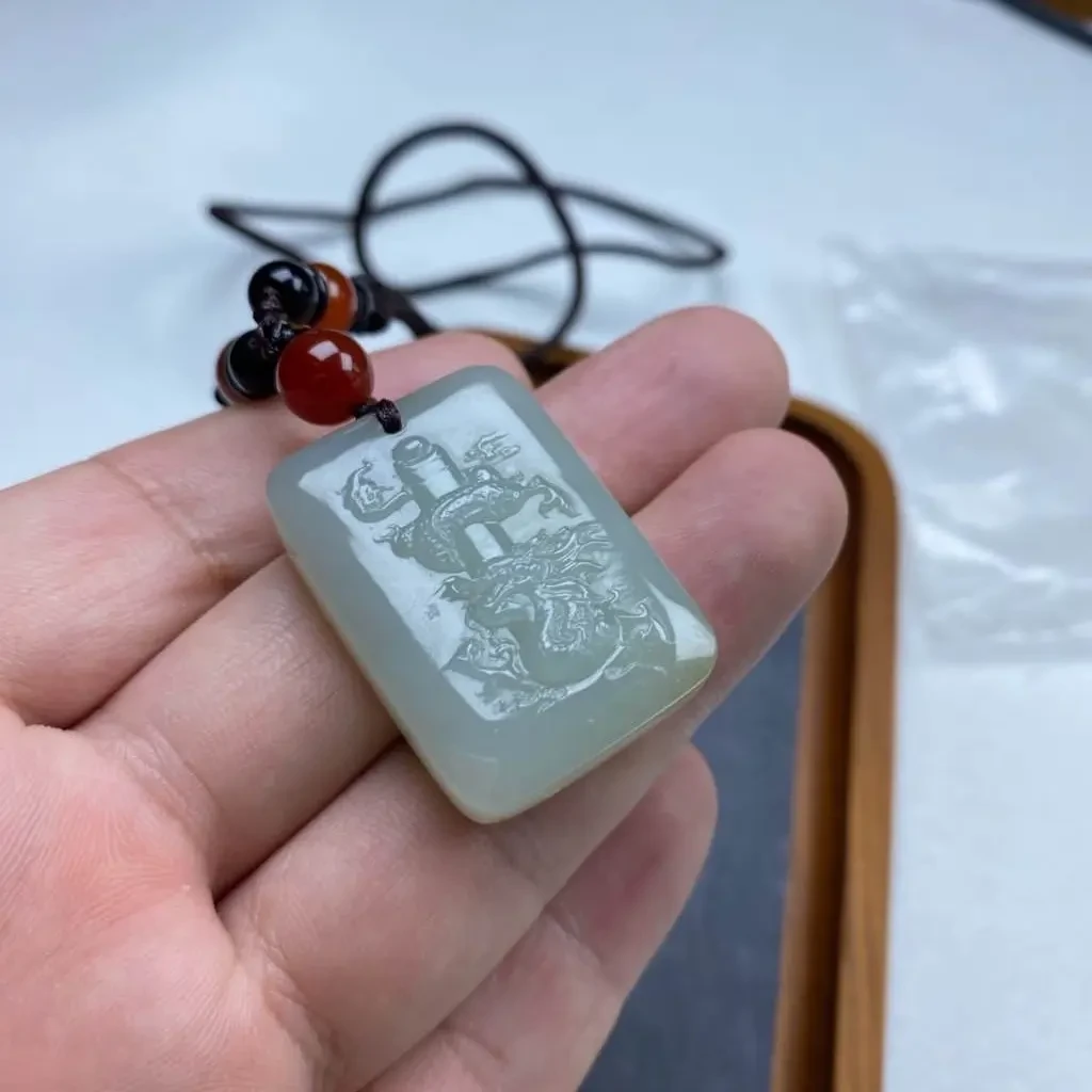 和田玉吊坠重22克左右尺寸25乘以8乘以35mm编号N1907068958