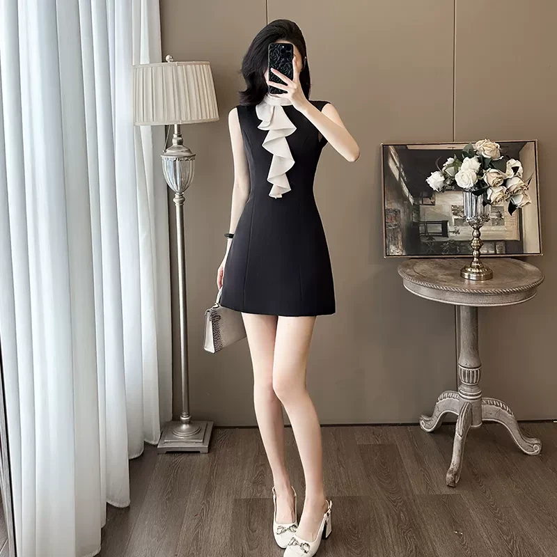 夏季时尚减龄无袖背心裙小黑裙女气质小众设计感收腰小香风连衣裙