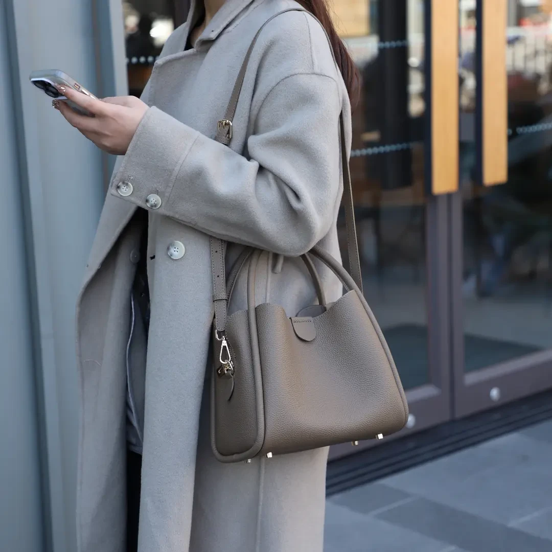 头层牛皮菜篮子水桶包2025新款真皮女包百搭通勤单肩斜挎包高级感