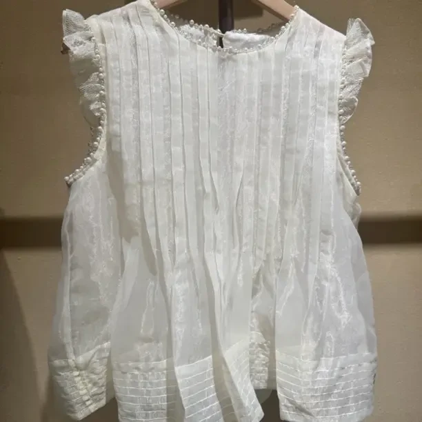 薇迎VIEA.ING女装珍珠装饰木耳边飞飞袖小衫101562