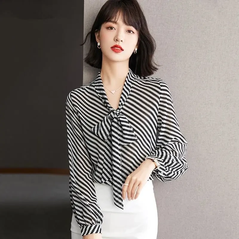 2024新款早春欧货时尚洋气系带衬衫女设计感条纹上衣蝴蝶结雪纺衫