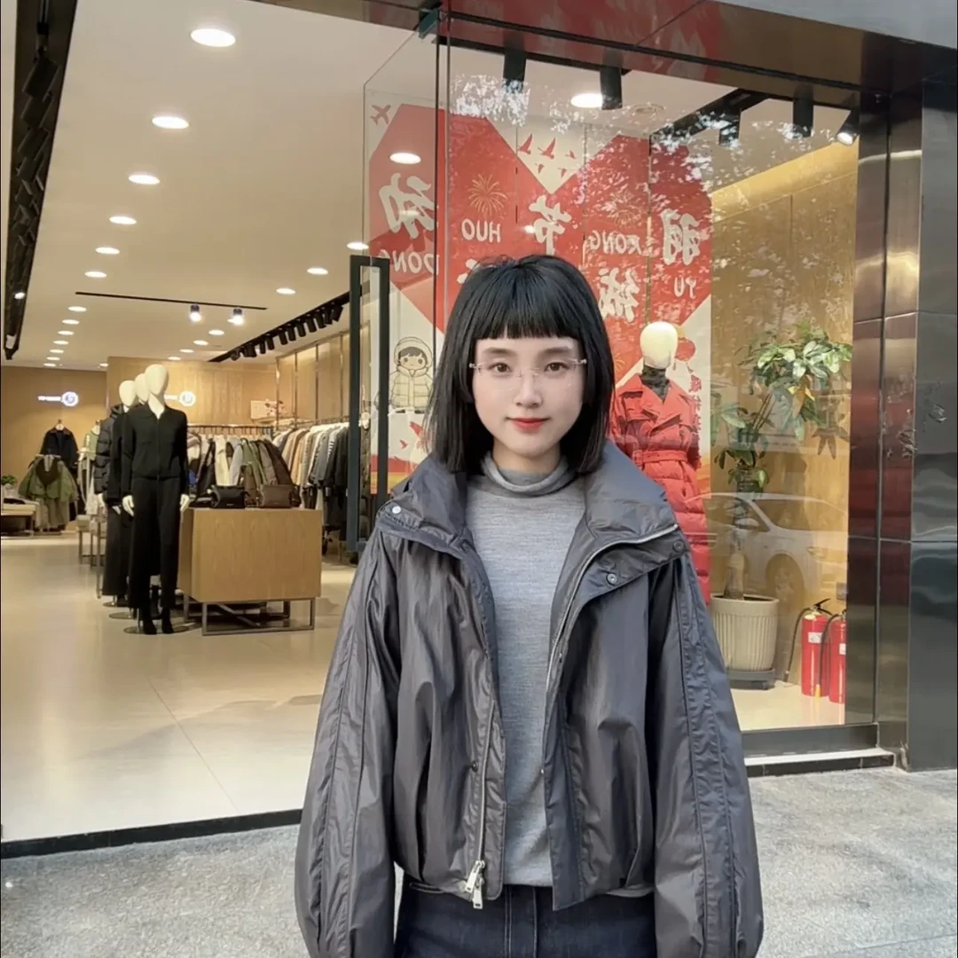 时尚短款鹅绒羽绒服