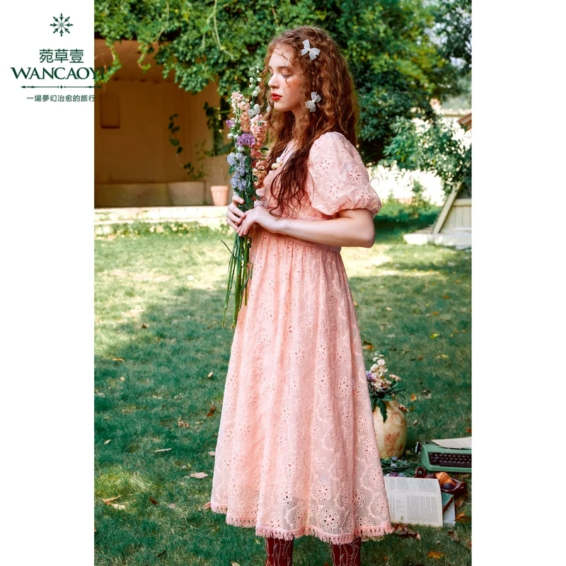 菀壹2025春季新款一字肩连衣裙女方领长袖高腰a字中长裙Q05131419