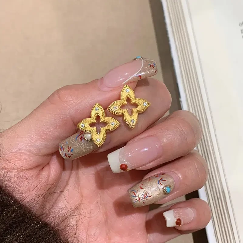 法式镂空四叶草耳钉女轻奢气质时尚精致百搭耳环小众设计感耳饰女