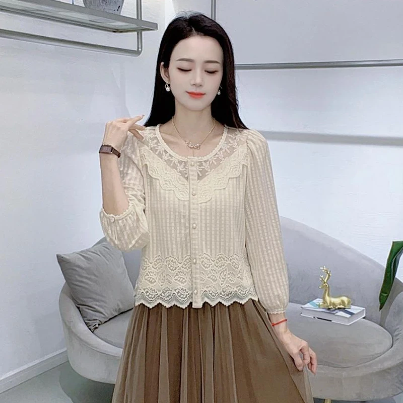 [有运费险]时尚蕾丝打底衫女外穿早秋新款设计感百搭显瘦气质上衣