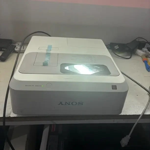 二手索泥超短焦特价投影仪 运费一理