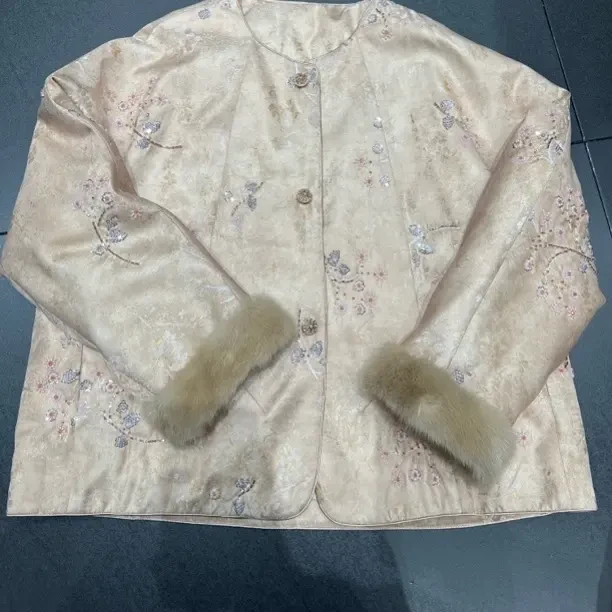 国风圆领重工刺绣拼接水貂白鹅绒冬季保暖羽绒外套女