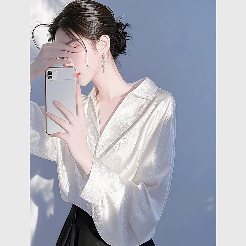 高端洋气松弛感休闲白色缎面提花别致上衣2025早春女装OL气质衬衫