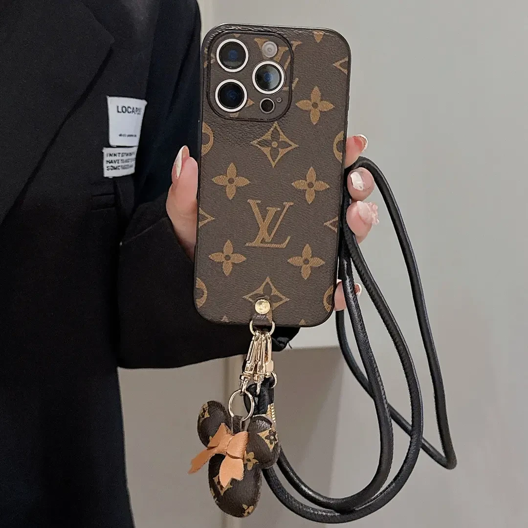 适用苹果华为VIVO荣耀三星OPPO小米斜挎可背手机壳女款网红潮牌