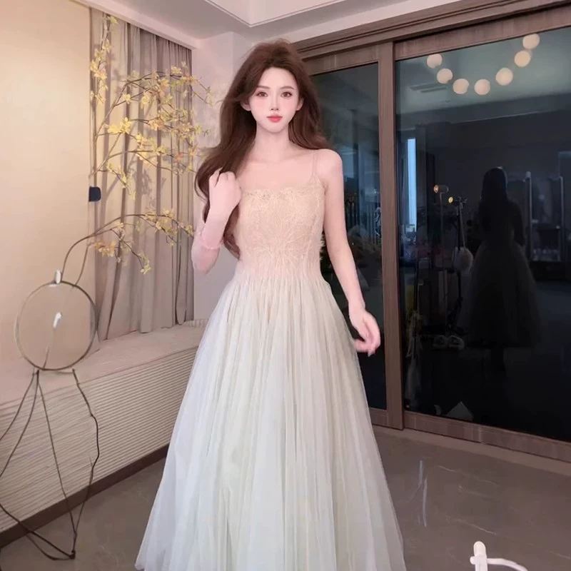 法式复古蕾丝吊带连衣裙女夏季新款设计感渐变小众收腰显瘦长裙子