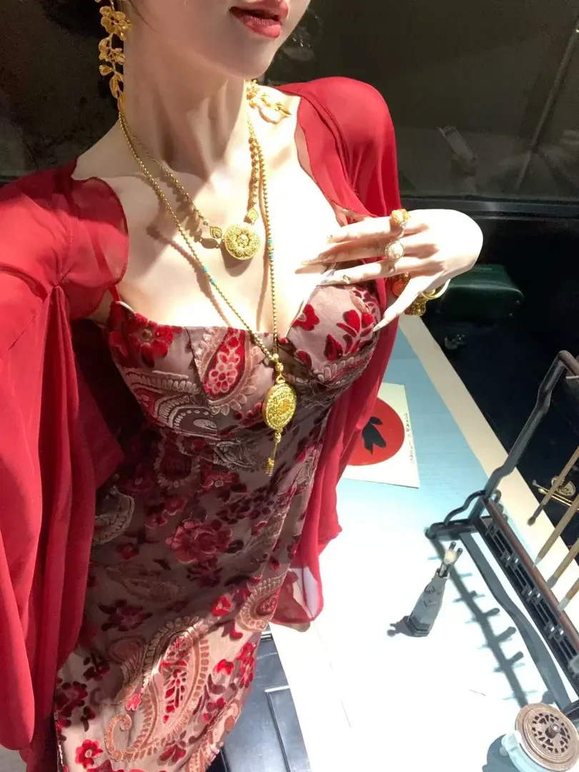 石榴盏    红色丝绒烧花吊带连衣裙子披肩百搭开衫上衣新款时尚女
