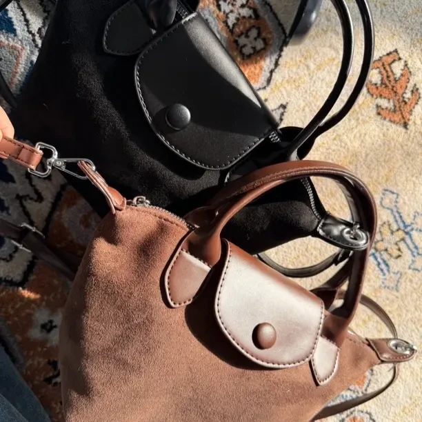 防刮做旧磨砂学院桶包斜挎包黑色轻奢休闲水桶包韩版个性单肩百搭